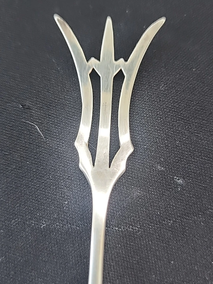 Webster Co. Tenedor de limón de 3 clavijas con mango perforado de plata de ley de 5" Foto 2 de 4