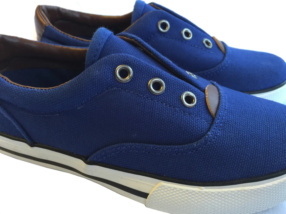 Zapatillas deportivas cómodas sin cordones de lona Cherokee Holden para niños pequeños Foto 2 de 4