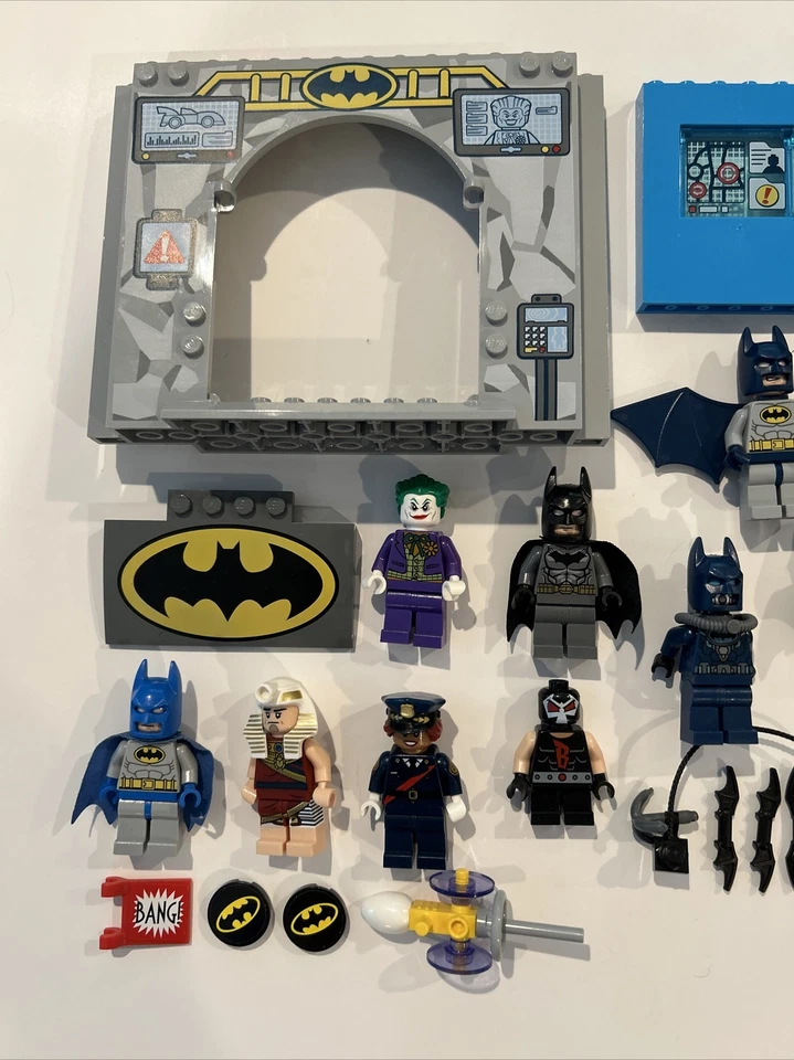 Lego Dc Minifigure Lot - Batman Bane Flash Joker Wonder Woman Accessories - Image 2 of 4