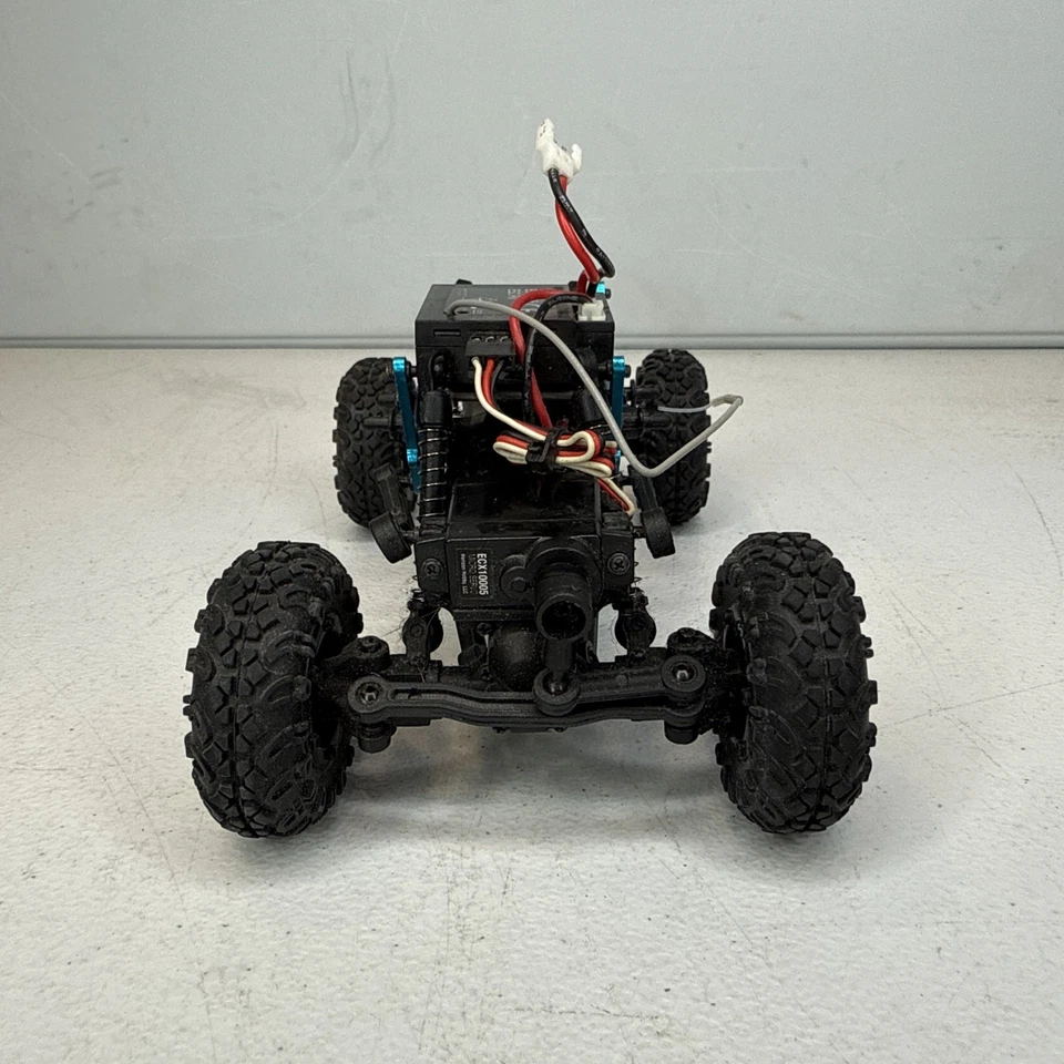 Discontinued 1/24 Scale 4wd Mini Rock Crawler RC With Controller Temper ECX10006 - Image 4 of 4