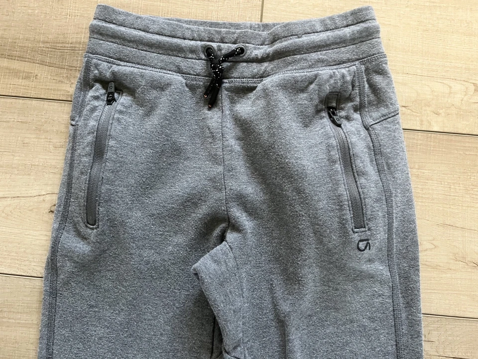Pantalones deportivos con cordón gris Gap GapFit para niños talla M 8 bolsillos con cremallera Foto 2 de 4