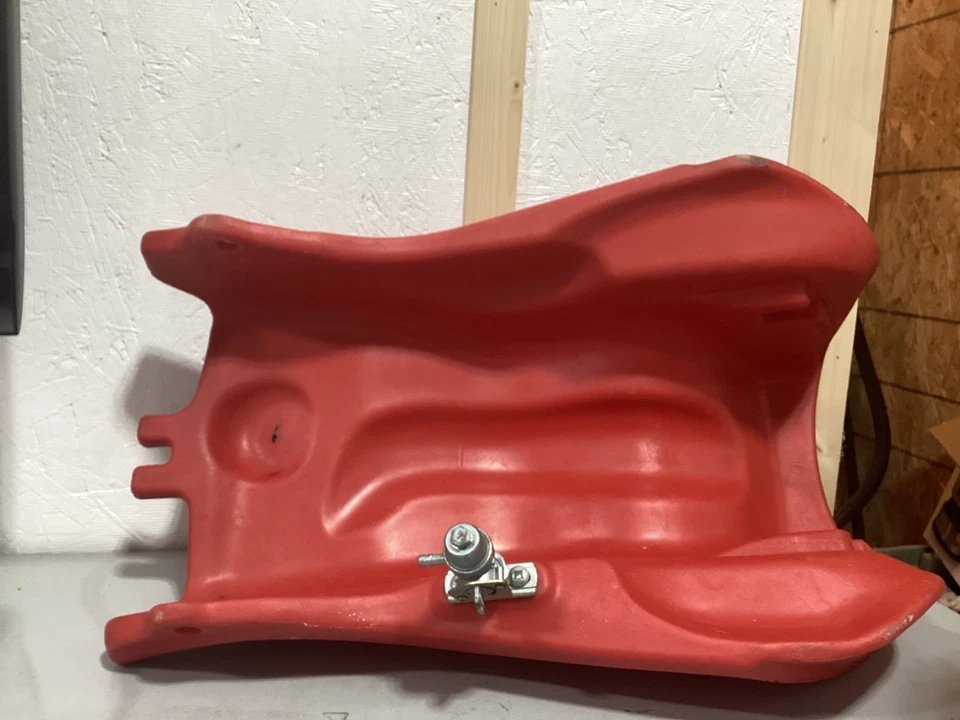 Honda TRX200 ATV 1984 Replacement Part# 17510VM5010 fuel tank - Image 3 of 4