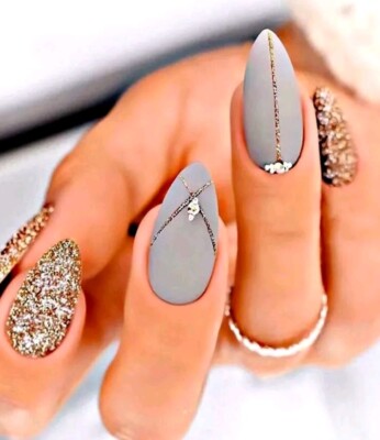 Uñas Postizas Decoradas Elegantes A La Moda Color Gris 🩶