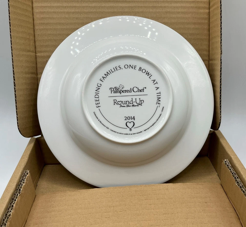 In Original Box 2014 The Pampered Chef Roundup From the Heart Bowl - Image 2 of 4