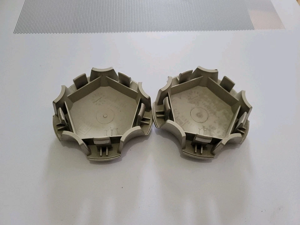 2005 2006 2007 CHEVROLET CORVETTE Center Cap TAN OEM 9L4 - Image 3 of 4