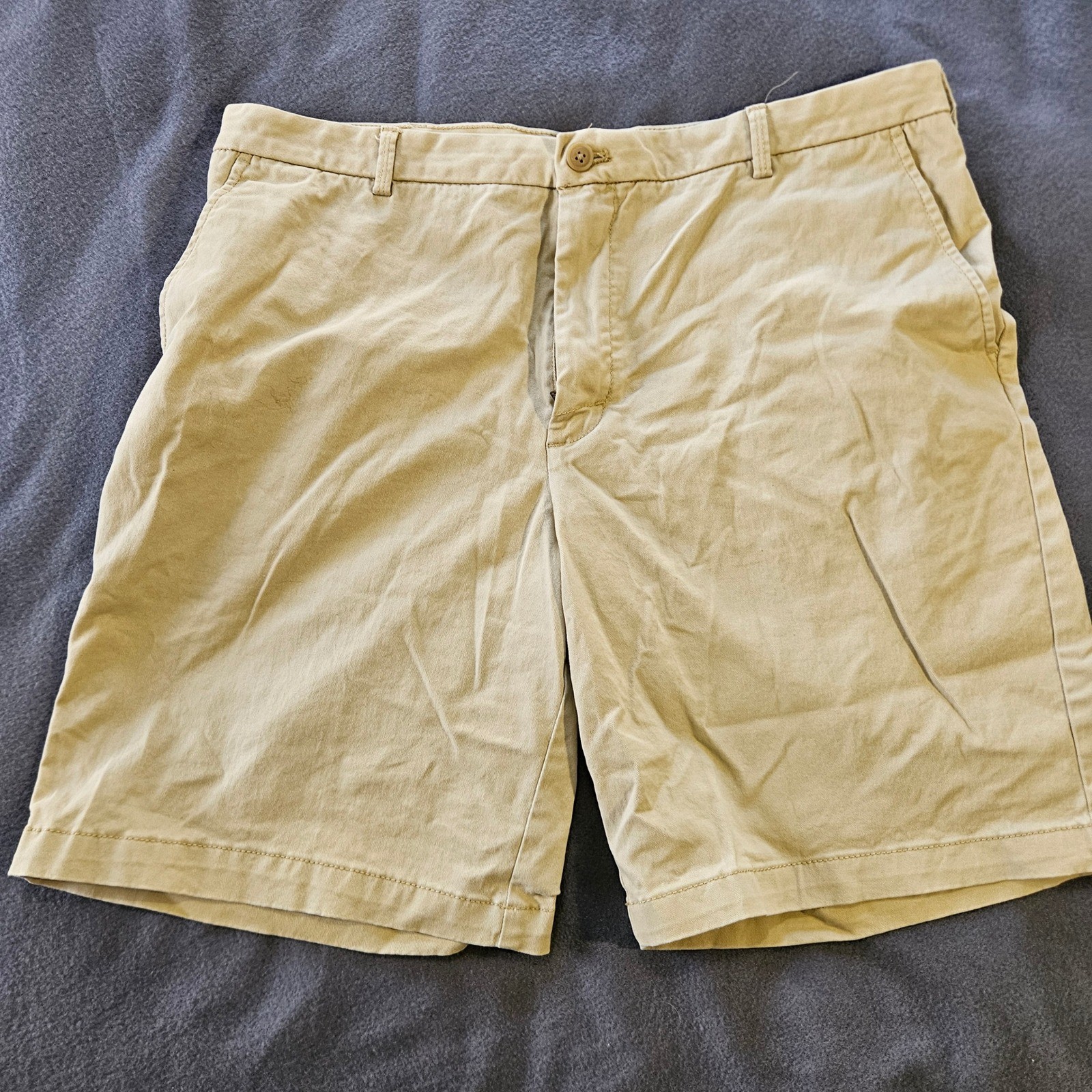 IZOD Saltwater Stretch Mens 36 Khaki Chino Shorts Casual Everyday Comfort