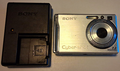 Sony Cyber-shot DSC-W80 7.2MP Compact Camera 3x Zoom 2.5in +ORIGINAL CHARGER