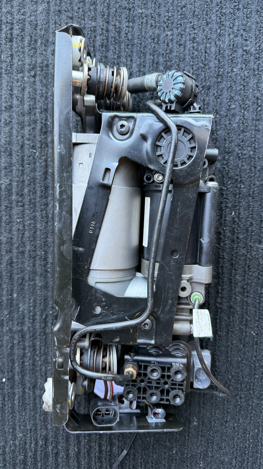 Rolls-Royce Ghost RR4 Air Suspension Compressor Pump OEM 37206850319-04