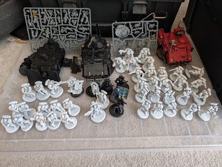 Warhammer 40k Space Marines / Adeptus Astartes Armee gebaut