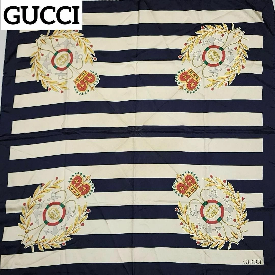 Foulard Gucci grande taille emblème bordure imbriquée marine du Japon