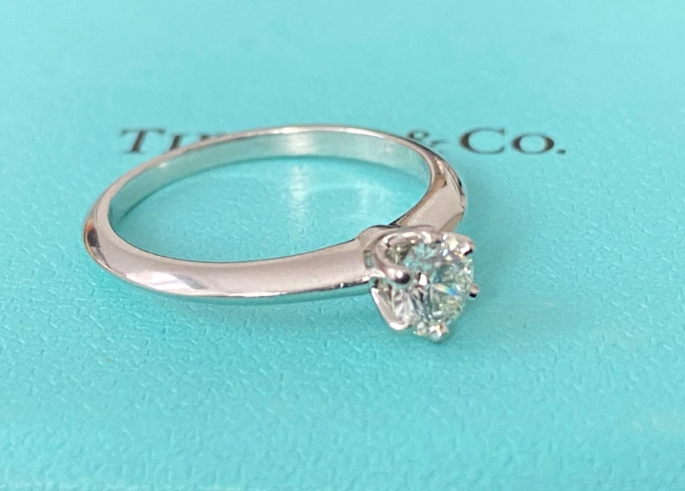 Обручальное кольцо с одним бриллиантом Tiffany & Co платина VS 0,44 карата 1 камень - Изображение 3 из 4