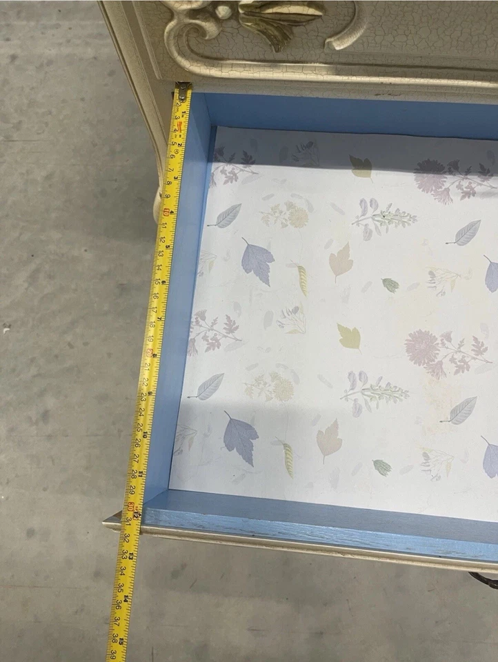 Cajonera Hollywood Regency Provincial Francesa Blanca Craquetada Gabinete Foto 3 de 4