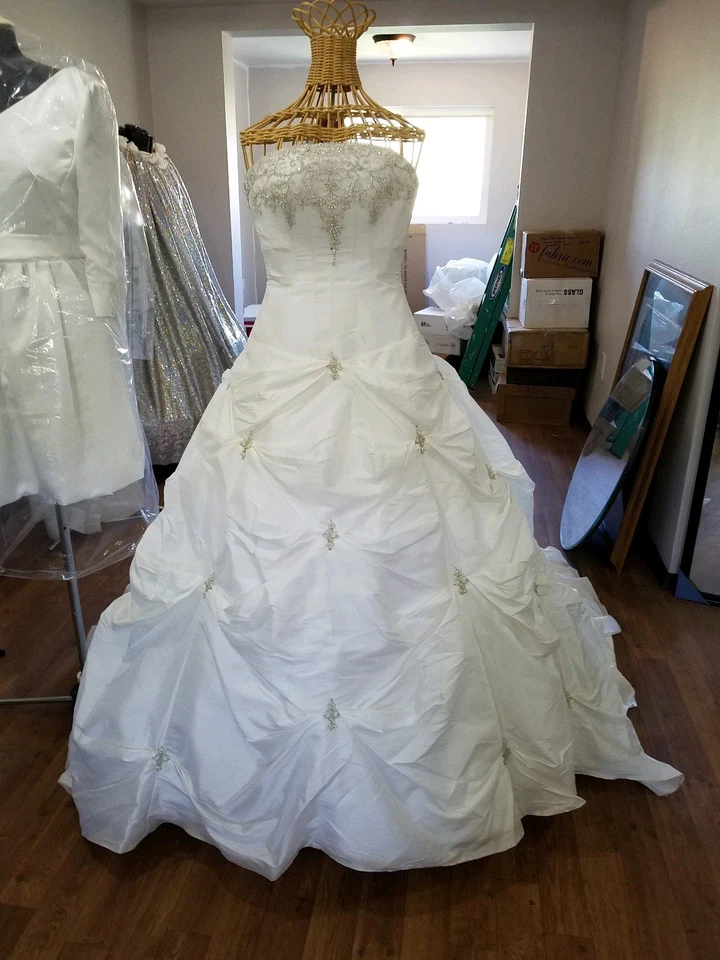 Принцесса красивое свадебное платье 6. Очищен и готов к носке. - Изображение 2 из 4