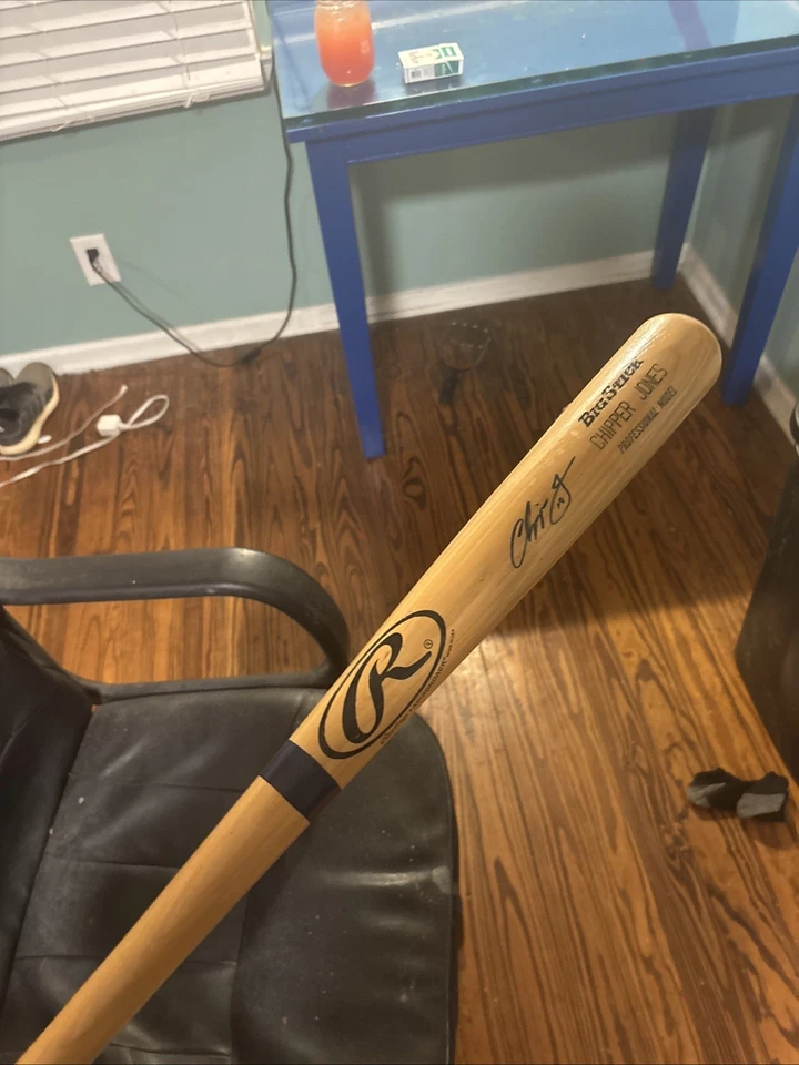 Chipper Jones Autographed Rawlings Big Stick Prof Model Baseball Bat Rare Item - Image 3 of 3
