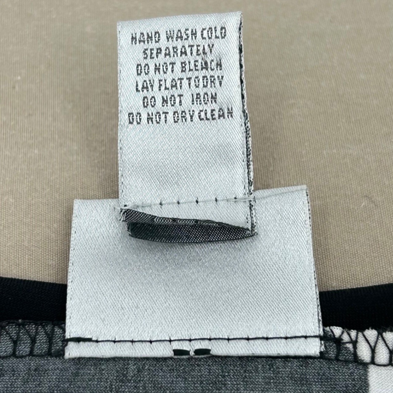 Workwear Basic Abstract Circle Print Jersey V-Nec… - image 5