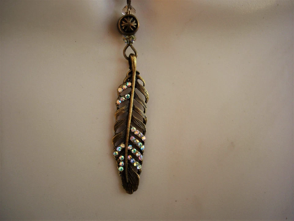 Collar de plumas Swarovski aurora boreal en bronce envejecido en cadena de 18 pulgadas Foto 4 de 4