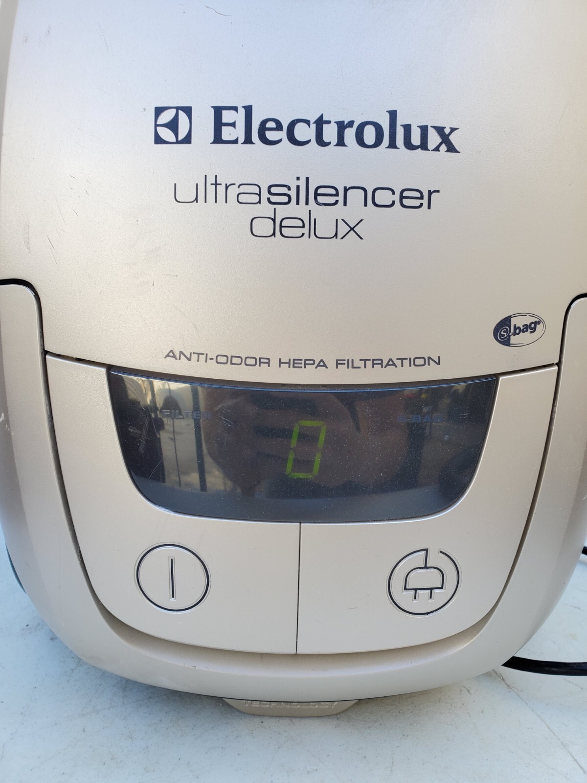 Electrolux Ultrasilencer Delux EL7066 Type A Canister Vacuum Cleaner