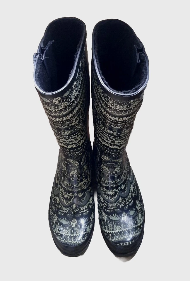 Botas de lluvia para mujer talla 9 sakroots de goma con estampado alto forrado de felpa Foto 4 de 4