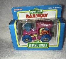 New 1995 Tootsie Toy Sesame Street Conductor Zoe Hardwood Rail Car Brio Comp 