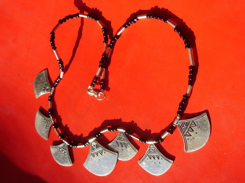 Niger Tuareg SILVER engraved drop triangle necklace agate and silver beads - Picture 12 of 15