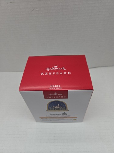 2025 Hallmark Ornament Magical Celebration, Disneyland 70 aniversario - Imagen 2 de 7