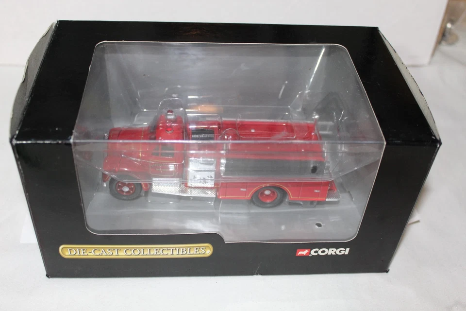 CORGI Classics Mack B Model Closed Cab Pumper Corpus Christi Fire Department - Image 2 of 4