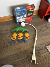 Vintage JUDIS ORIJINALS Duck Soft "T" Touch MUSICAL MOBILE Primary Parade Works