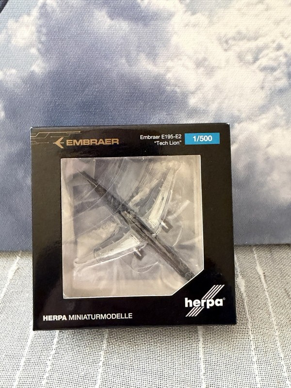 1:500 Herpa Wings Embraer E195-E2 PR-ZIQ