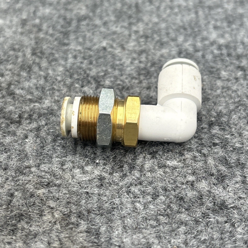 Lot of 12 - SMC KQ2LE08-00A Bulkhead Union Elbow 90 Deg 5/16' x 5/16" Tube Used - Image 4 of 4