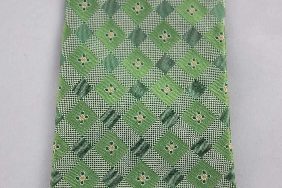 Corbata de seda J CREW. Llamativo verde con floral amarillo en caja. Foto 2 de 3