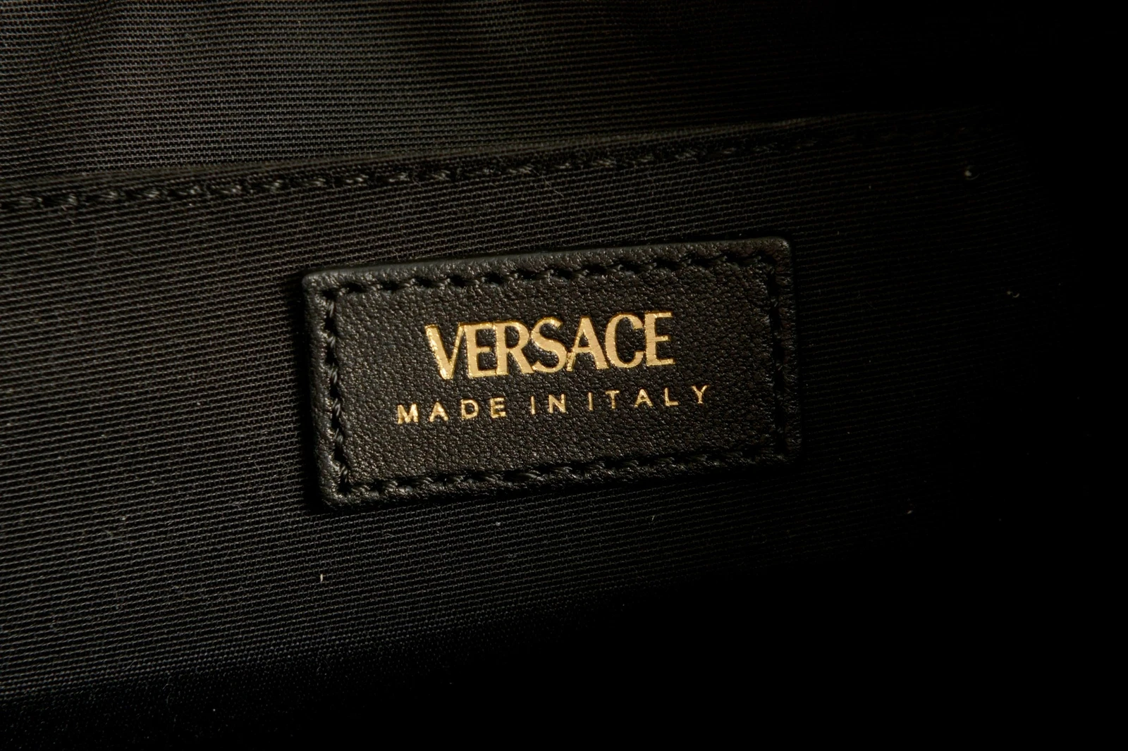 Borsa a tracolla Versace donna "Mezza Luna" pelle oro medusa trapuntata borsetta