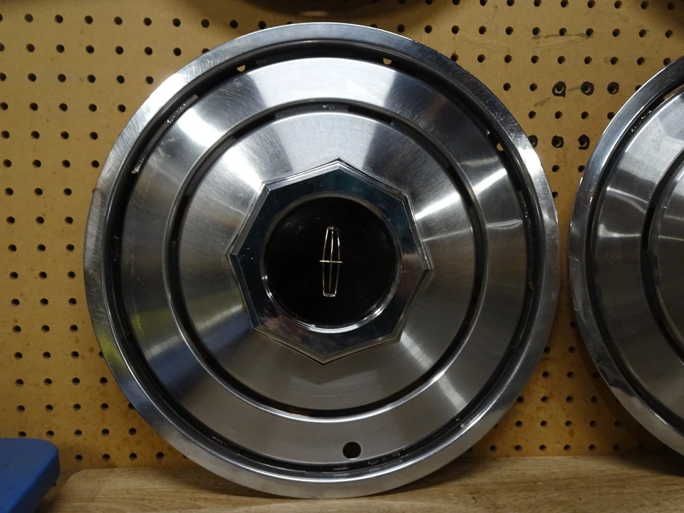 Lincoln Mark VI 1980-1988 Town Car 15" tapacubos cubierta de rueda juego de 4 OEM vintage Foto 4 de 4