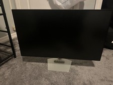 Dell Monitor 60 fps, Hdmi, Audio jack, usb outlet. Chords Not included.
