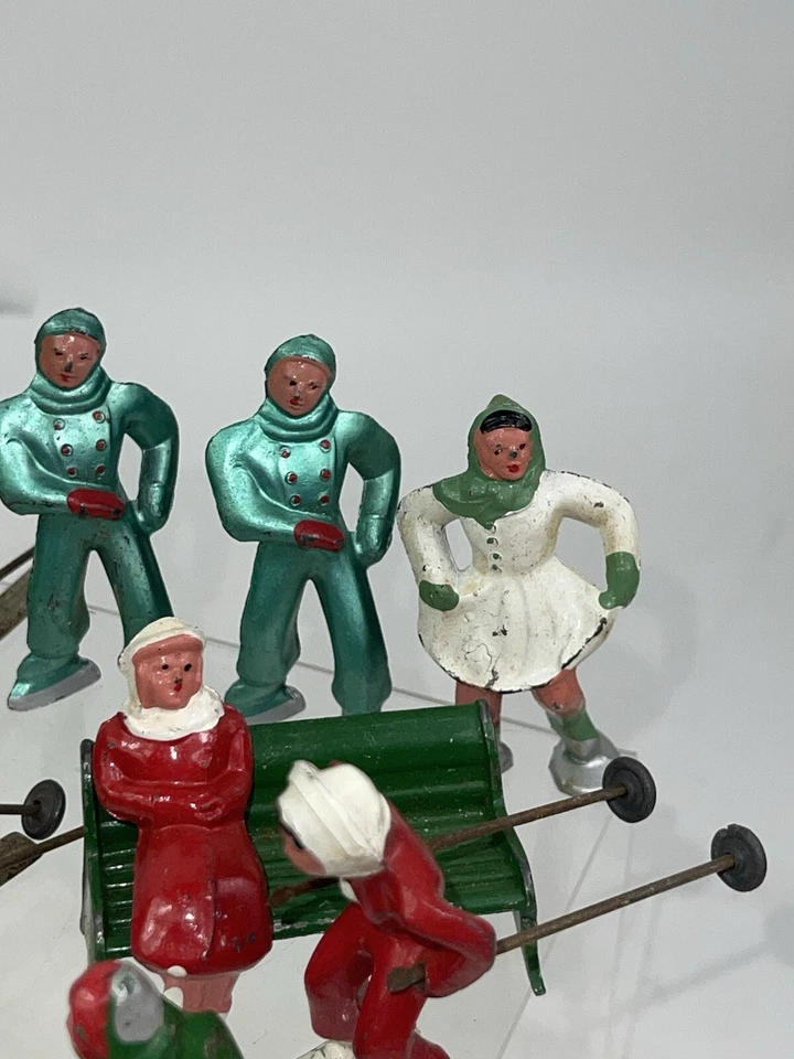 Trineo vintage de patinadores de vacaciones de invierno de metal Barclay 10 piezas Foto 2 de 4