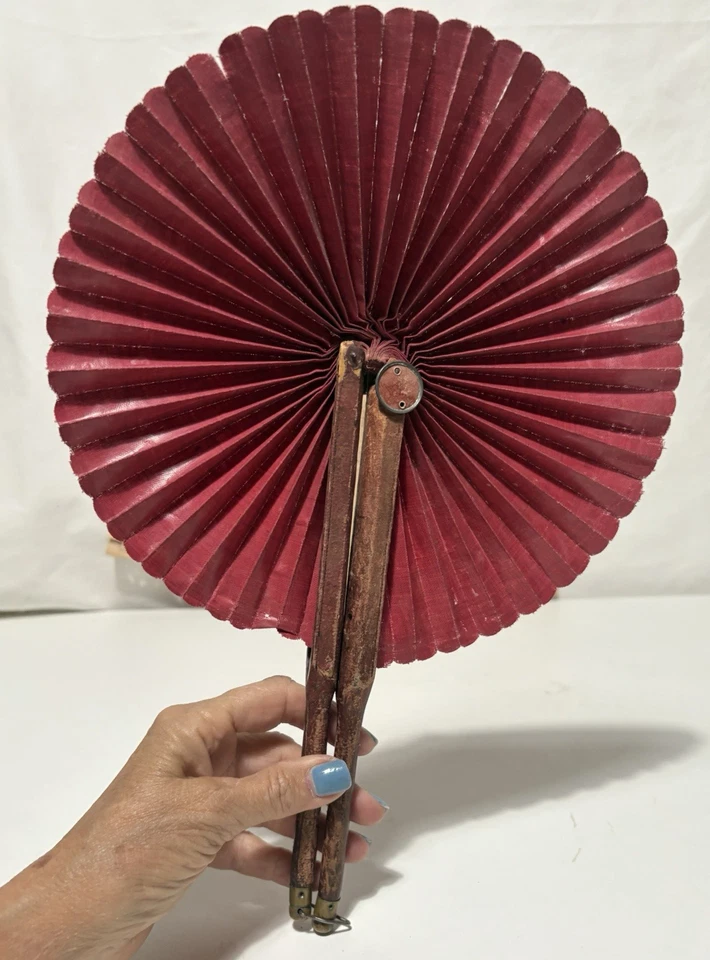 Lote de 2 ventiladores antiguos vintage de aleta años 20? 1 papel doblado madera perforada Foto 2 de 4