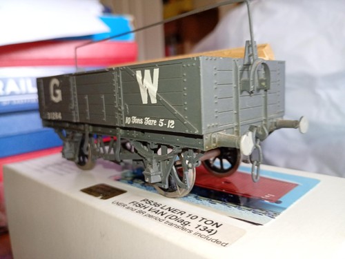 COOPER CRAFT SPUR O GWR GRAU 10 TONNER 5 BOHLENWAGEN mit Planenstange Nr 31284 | Condition: Used