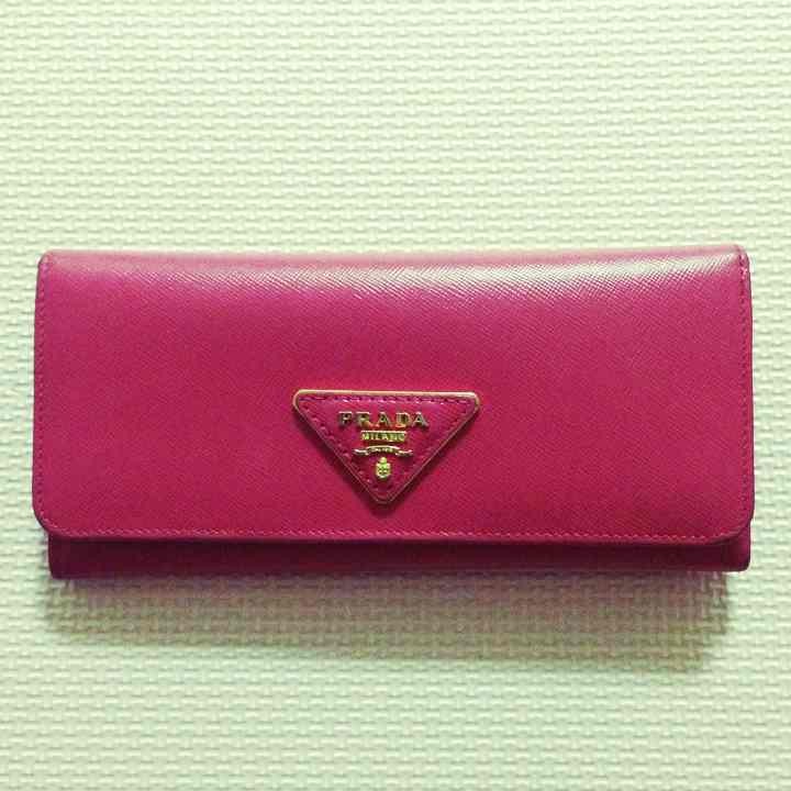 Prada Wallet in Vibrant Colors – Stylish & Luxurious