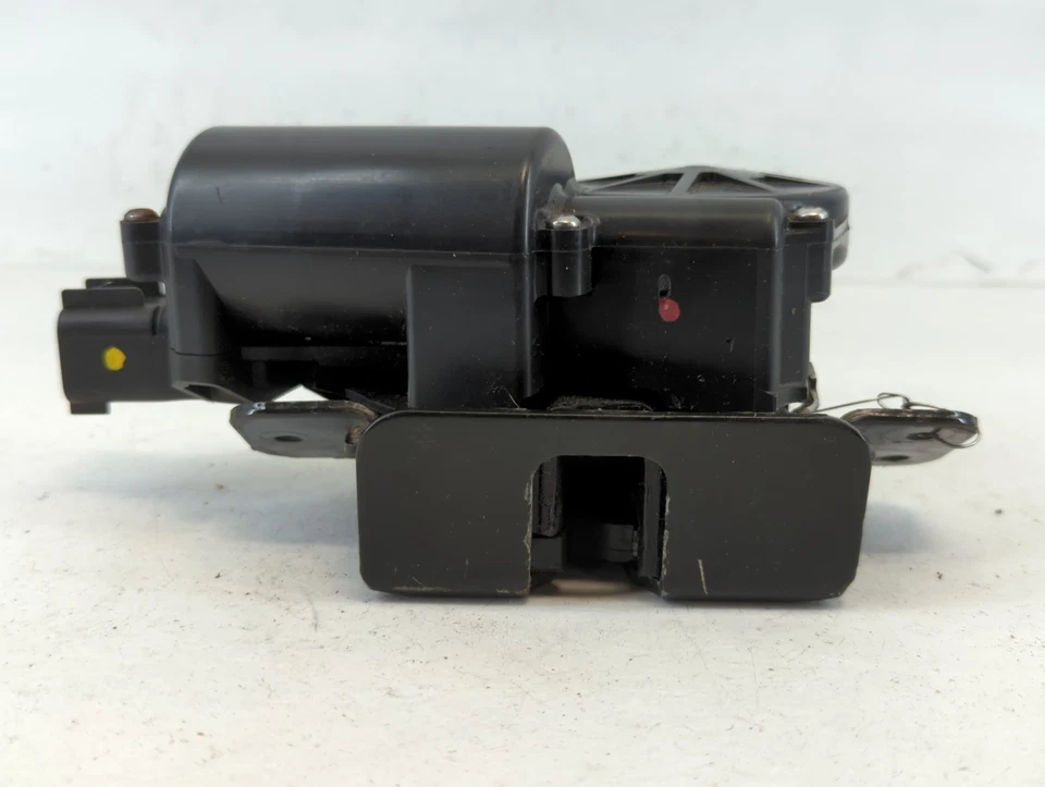 Actuador de cierre de cerradura de puerta trasera GMC Yukon 2007-2014 N1MZF Foto 2 de 4