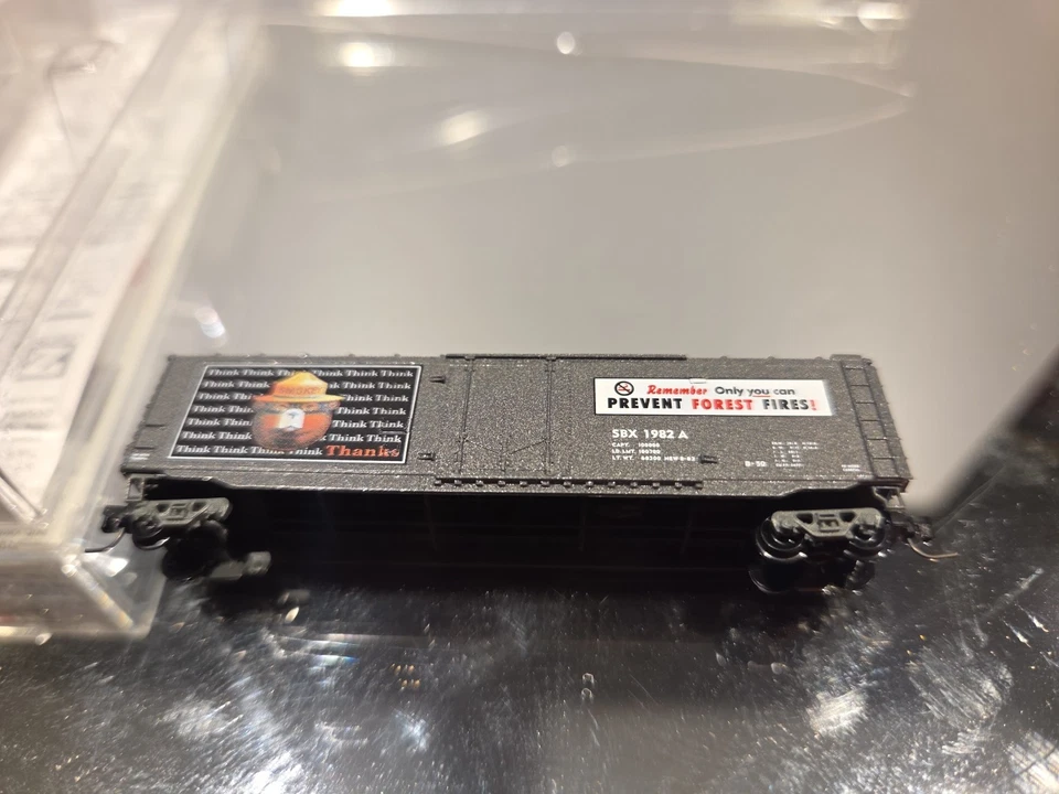 Z SCALE Micro Trains 50700360  50' Standard Box Car Smokey Bear #6 SBX 1982 A - Image 2 of 4