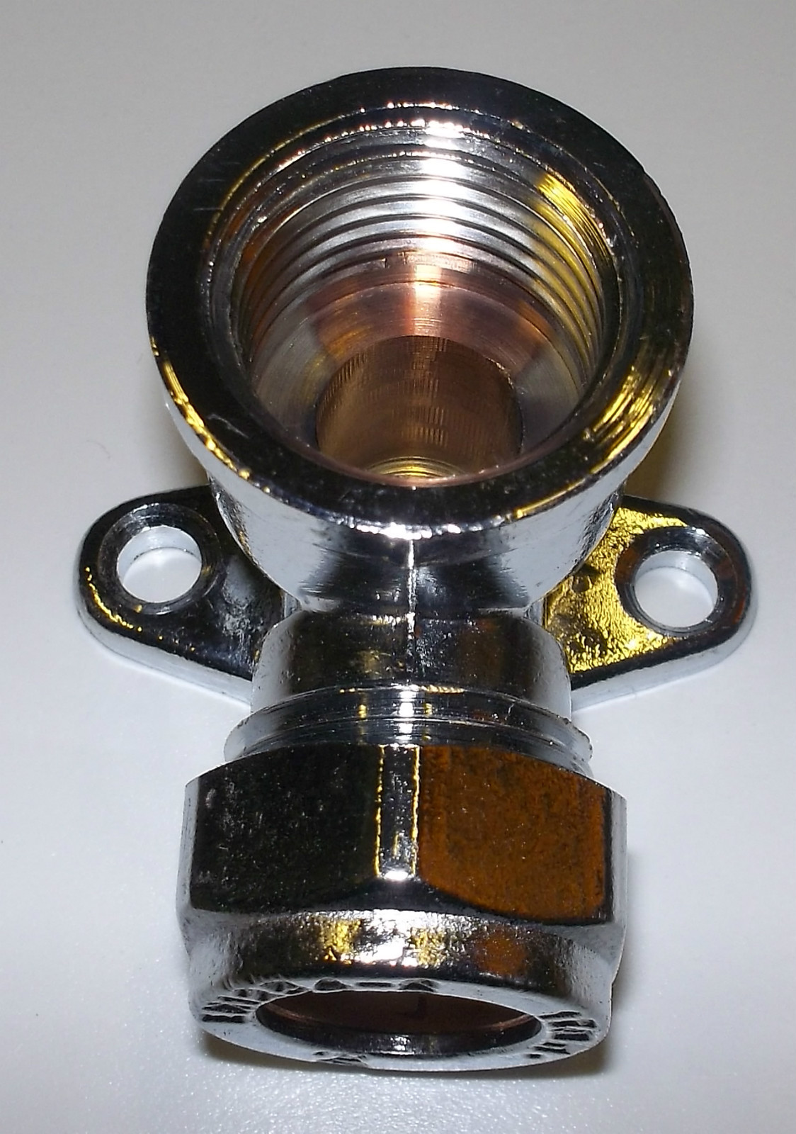 CHROME WALL PLATE ELBOW 15mm x 1/2. backplate shower arm bibtap