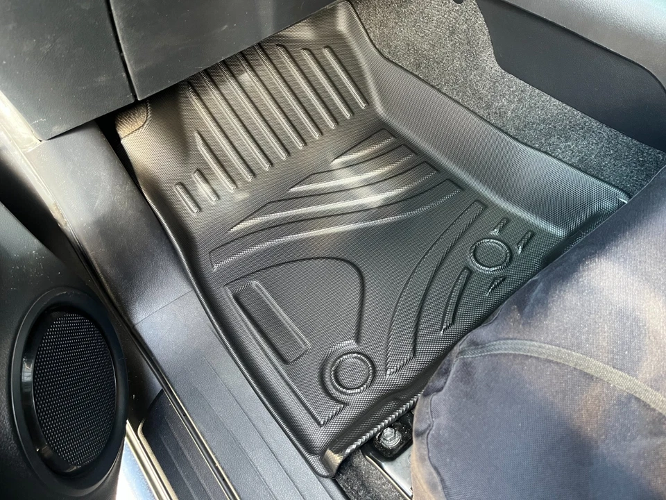 Juego completo de revestimientos de alfombrillas 3D para Toyota Hilux N80 Auto 2015-2025 TPE para todo clima Foto 4 de 4