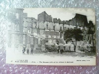 Postkarte ARRAS - Das zerstörte Museum NACH dem Bombardement im 1. Weltkrieg