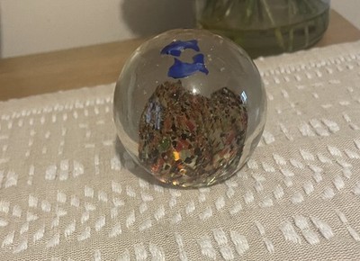Briefbeschwerer mit zwei Fischen 