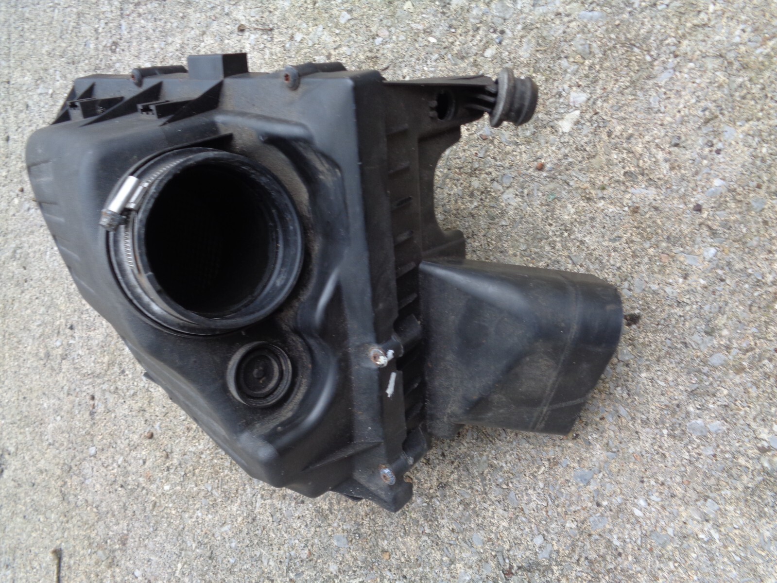 VAUXHALL INSIGNIA SRI MK1 2.0 CDTI DIESEL ~ AIR FILTER BOX PLASTIC HOUSING thumbnail 2