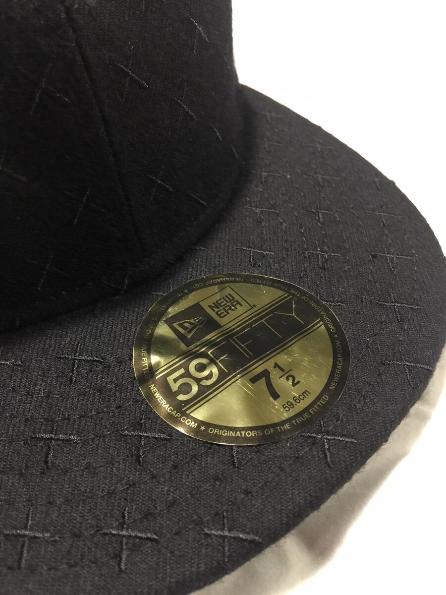 Kaws Original Fake x New Era 59FIFTY Cap Size 7 1/2 Black X Kaws Original Fake x New Era 59FIFTY Cap Size 7 1/2 Black X