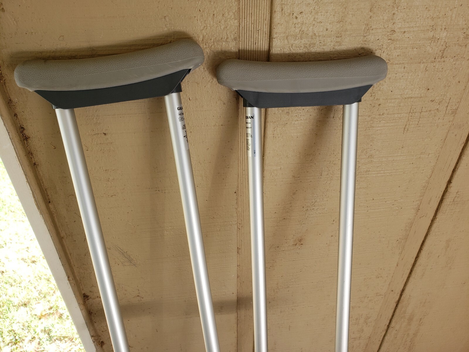 GUARDIAN Aluminum Crutches MDSV80534 300 pound capacity, 6'6" MAX