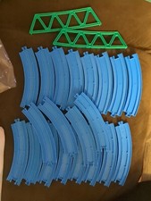 20 TOMY Thomas  FRIENDS TRACKMASTER TRACKS Curved And 2 Bridge Railing.q2
