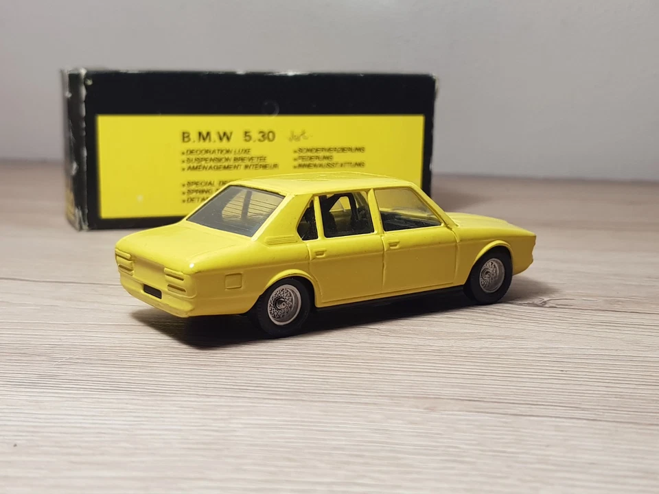 SOLIDO 1/43 BMW 530 JAUNE  - Photo 4/4