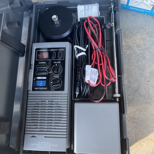 Radio meteorológica vintage realista de 40 canales banda de ciudadanos de emergencia modelo TRC-475 - Imagen 3 de 10