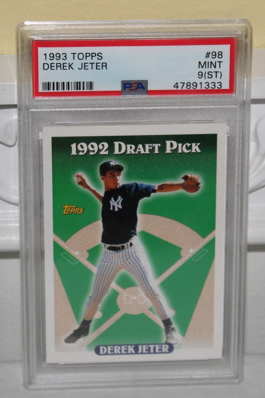 1993 Topps Baseball Card #98 DEREK JETER ROOKIE RC Graded PSA 9 MINT (ST)